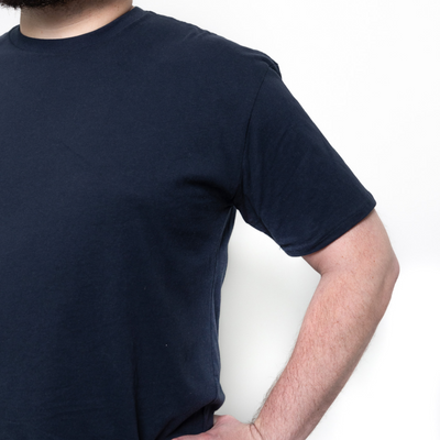 Marineblaues T-Shirt mit Rundhals