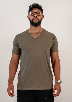 Olivgrüne V-Ausschnitt T-Shirts