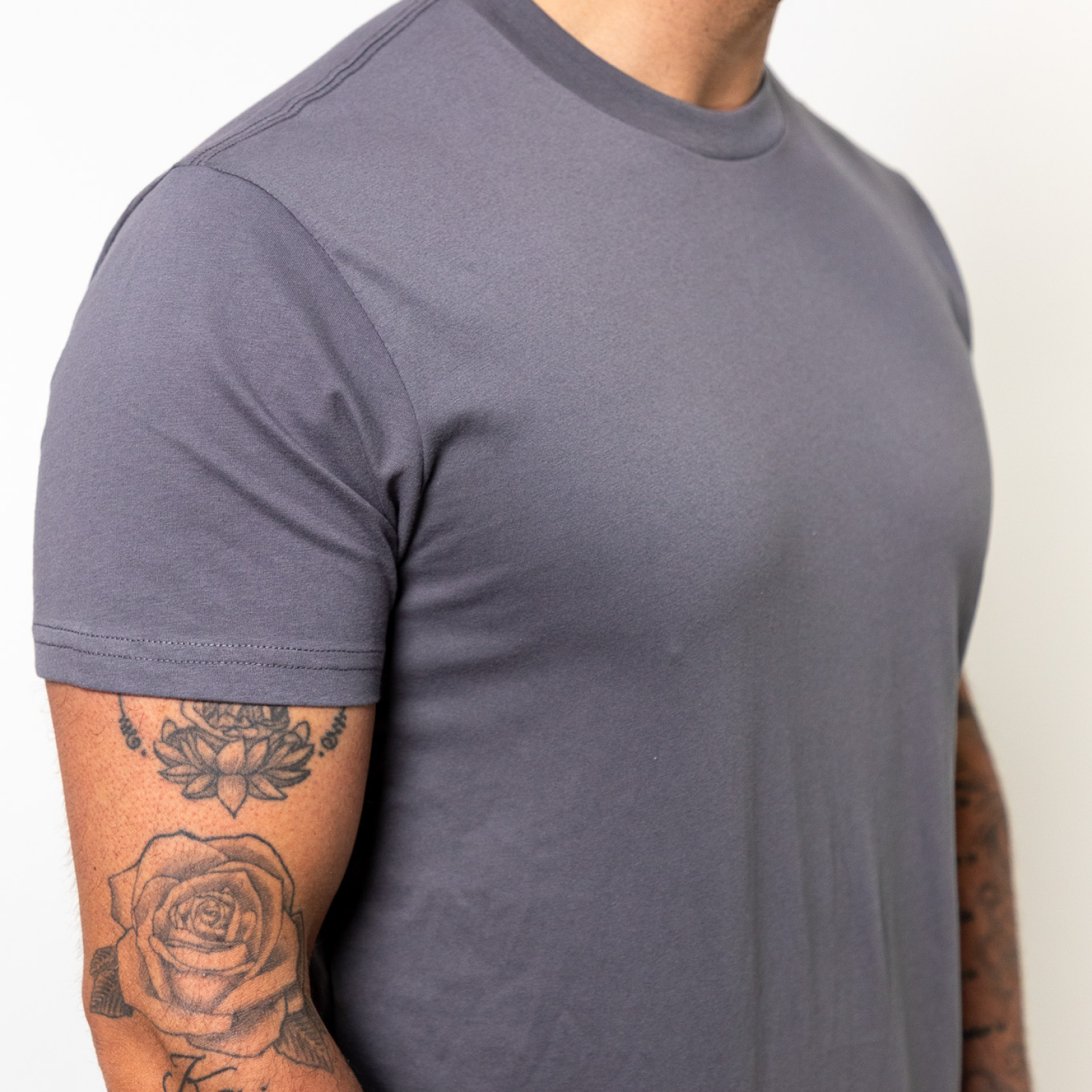 Dunkelgraues T-Shirt mit Rundhal