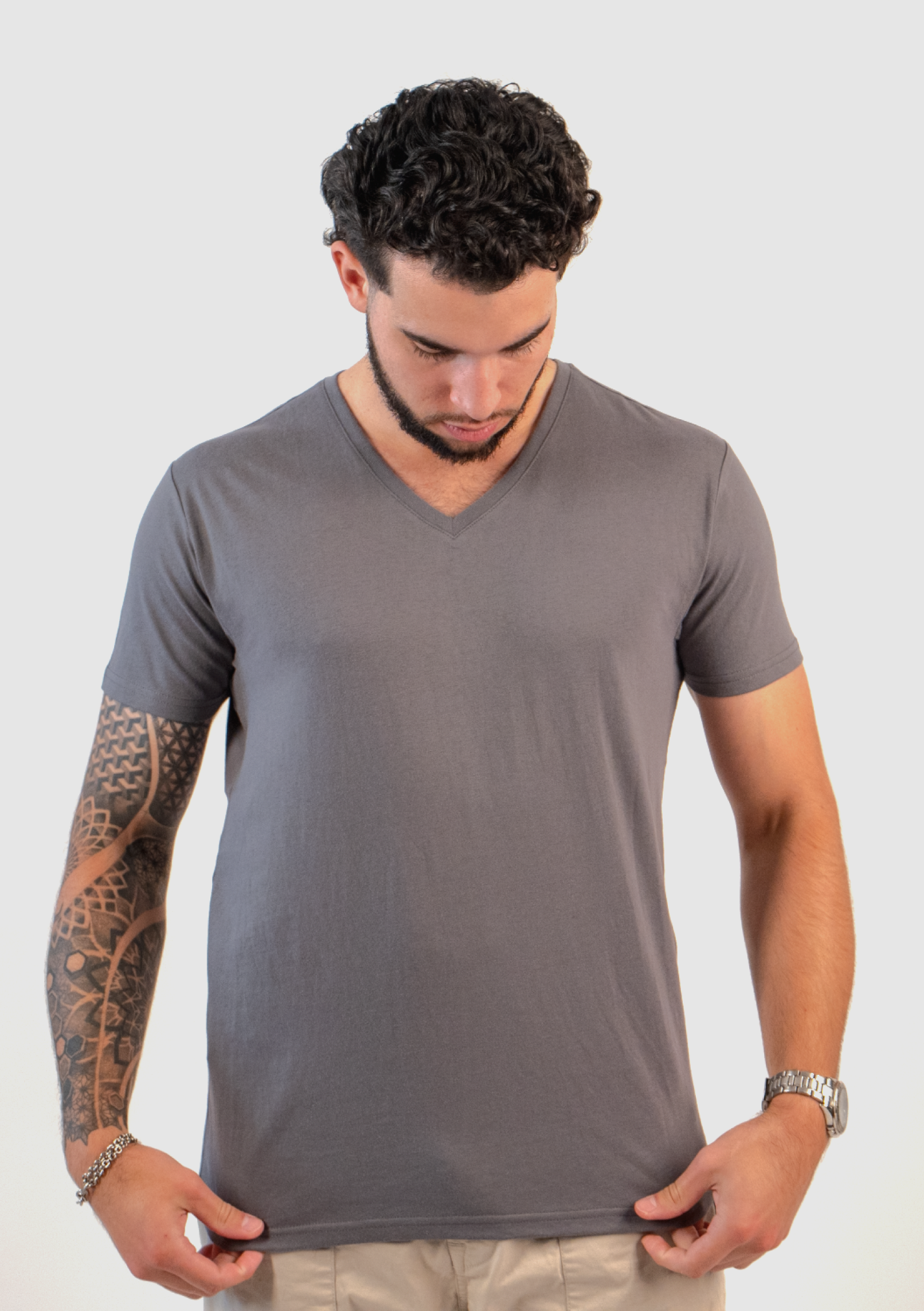Dunkelgraue V-Ausschnitt T-Shirts