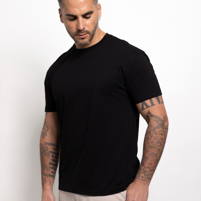 Schwarzes T-Shirt mit Rundhals